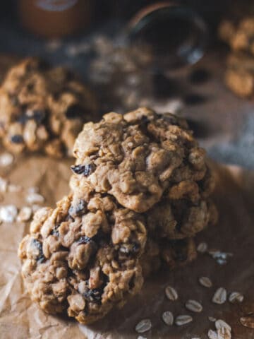 cropped-oatmeal-cookie-with-raisins-6.jpg