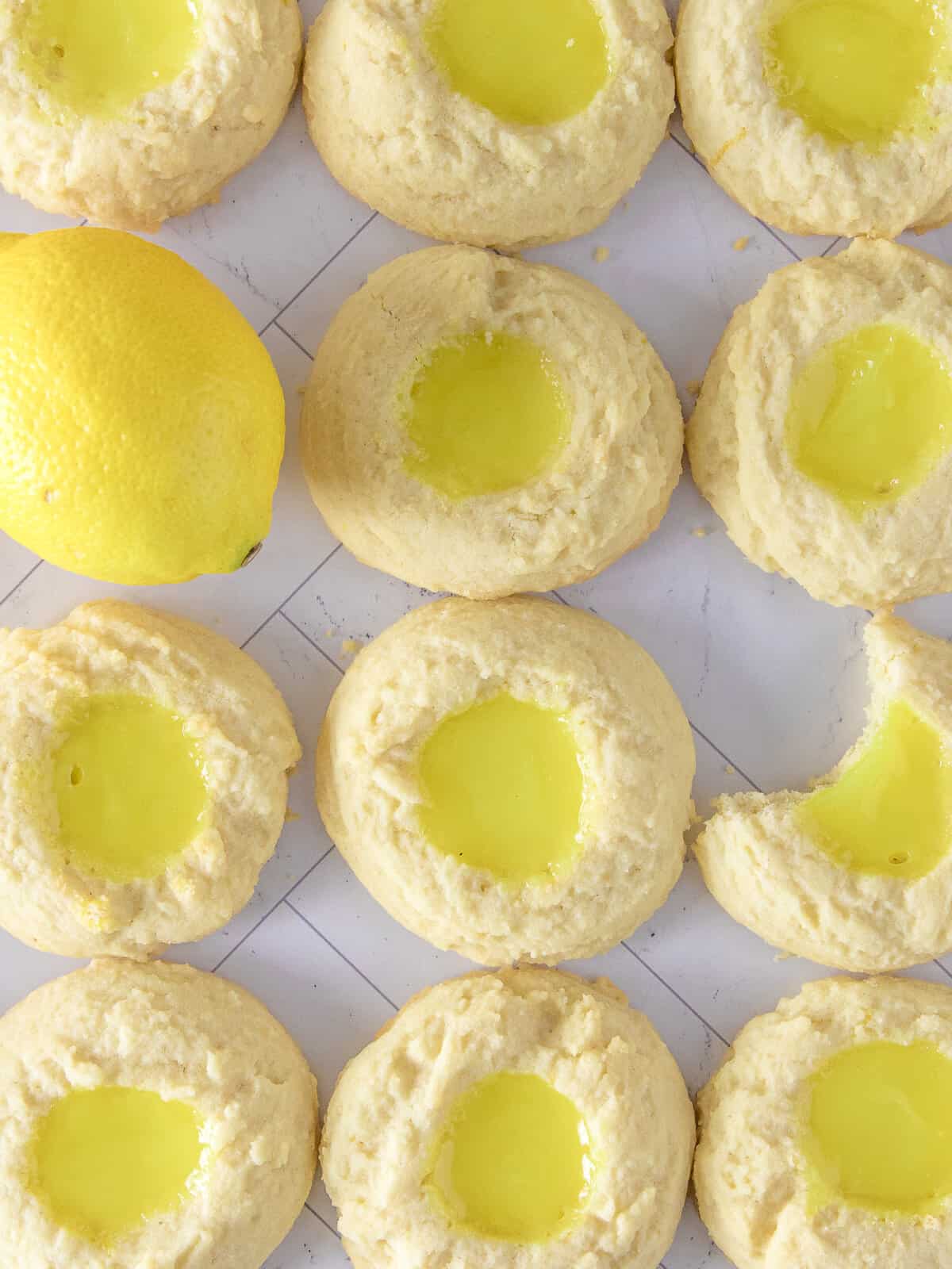 lemon curb cookies in a row.